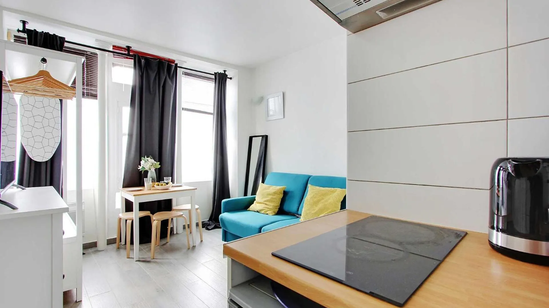 Apartment A Parisian Experience For 2 - Place De Clichy