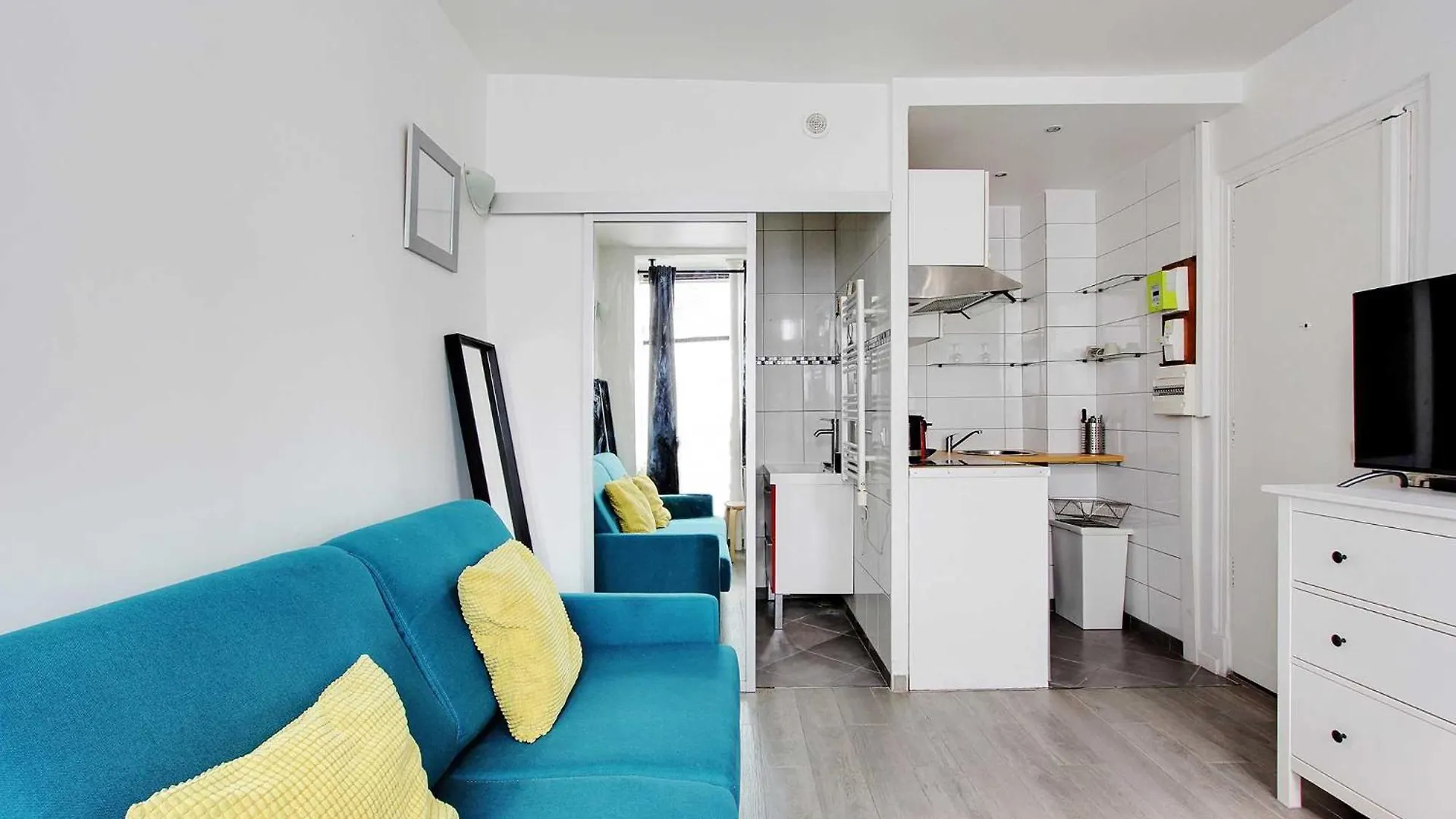 A Parisian Experience For 2 - Place De Clichy 0*, Paris