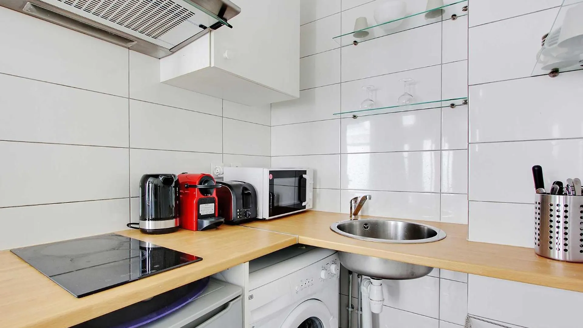 A Parisian Experience For 2 - Place De Clichy Apartman
